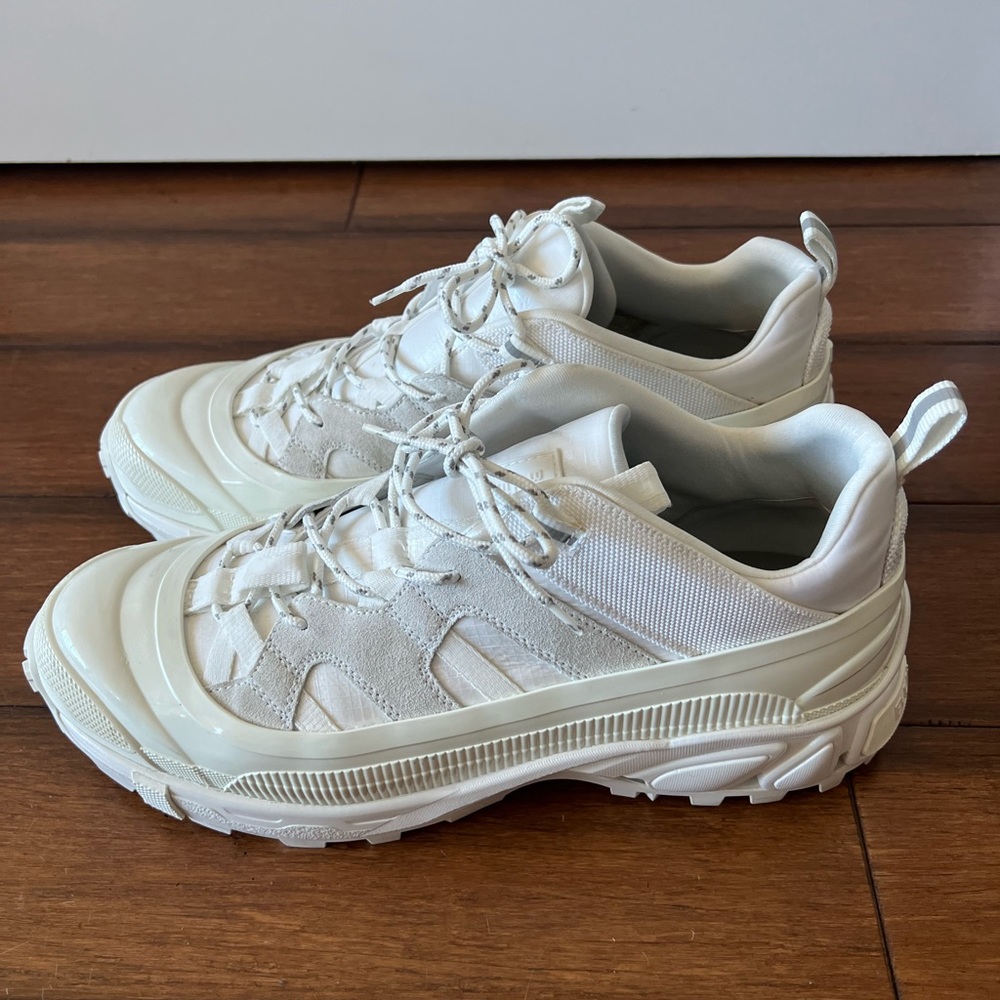 Men’s Burberry Arthur Sneaker, like brand new. Size UK 45.5